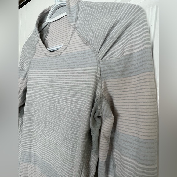 Lulu🍋 size 6 Think Fast long sleeve - Picture 3 of 4